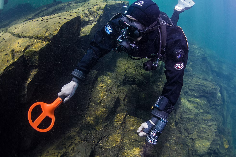 QUEST SCUBA TECTOR 2