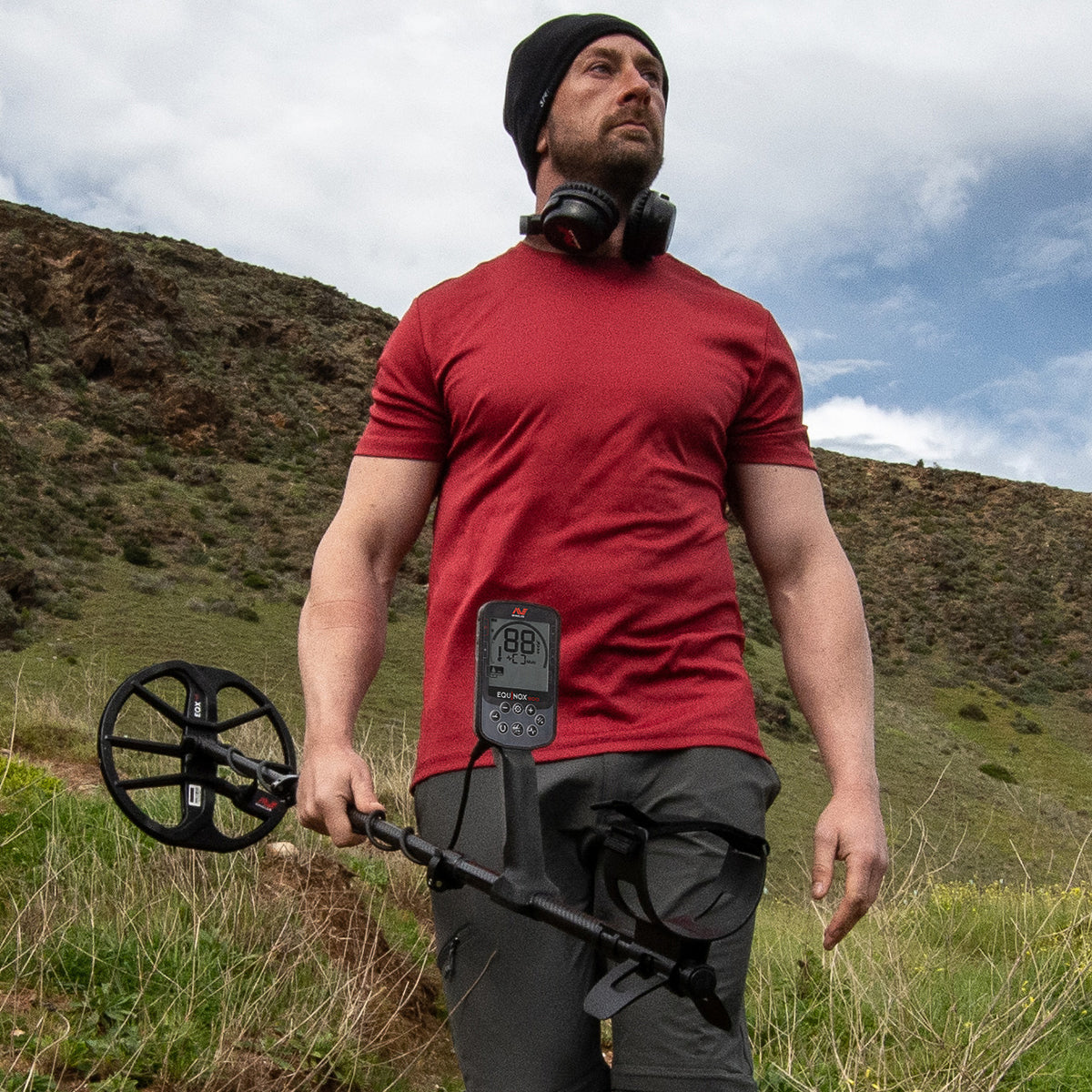 Father's Day Bundle - Minelab Equinox 900 + Minelab Vanquish 460 +  Pro-Find 40 Pinpointer + Padded Carry Bag and Treasure Kit