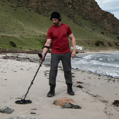 Minelab Equinox 700 Waterproof Multi-Frequency Metal Detector with 11" DD Coil
