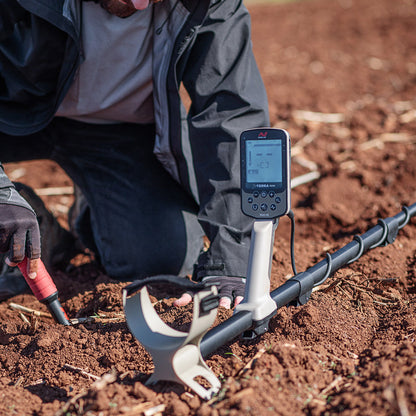 Minelab X-Terra Elite Multi-Frequency Waterproof Metal Detector with Travel/Carry Bag & Discounted Pro Find 40