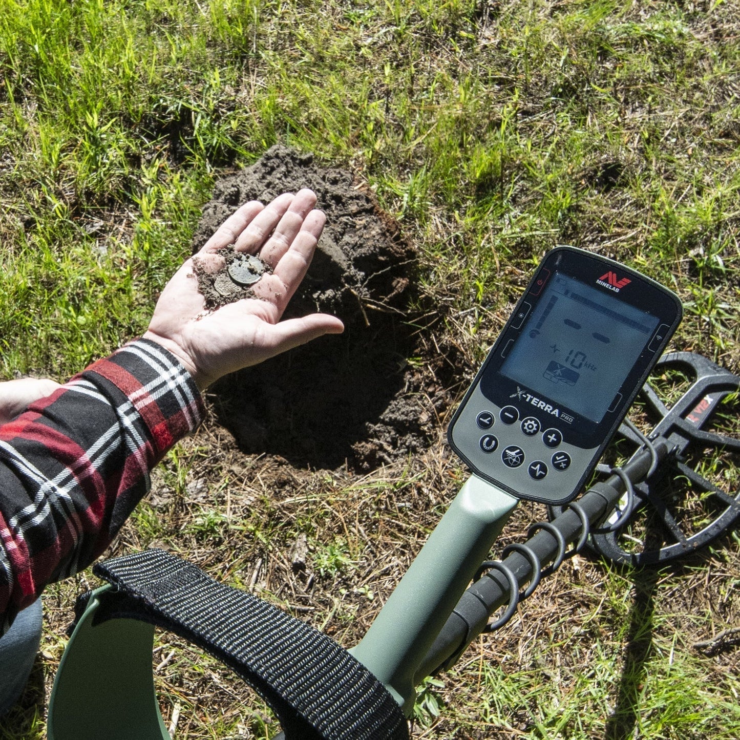 Minelab X-Terra Pro Waterproof Metal Detector with Pro-Find 40 Waterproof Pinpointer